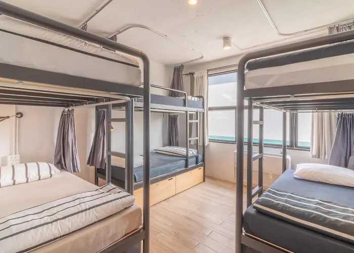 Beige Poshtels + Netflix Bangkok