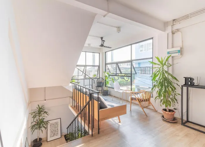 Beige Poshtels + Netflix * Bangkok