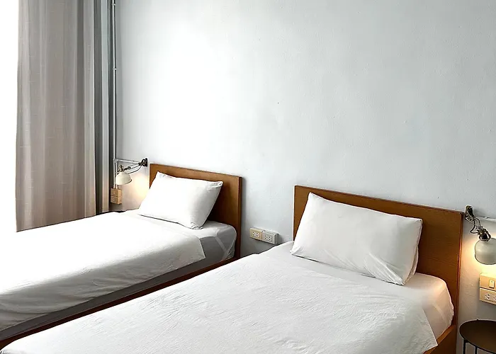 Beige Poshtels + Netflix * Bangkok
