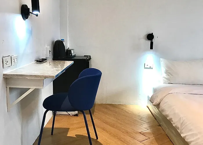 Beige Poshtels + Netflix Bangkok