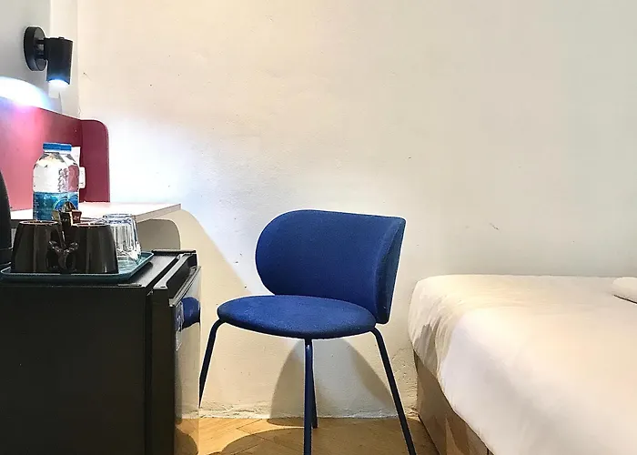 Beige Poshtels + Netflix