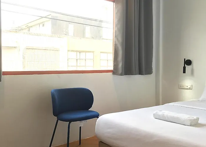 Beige Poshtels + Netflix *