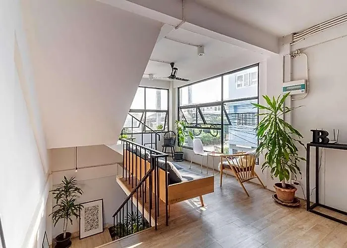 Beige Poshtels + Netflix Bangkok