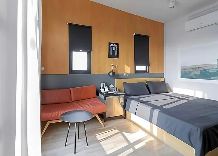 Beige Poshtels + Netflix