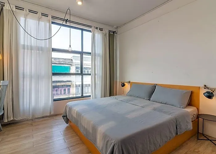 Beige Poshtels + Netflix * Bangkok