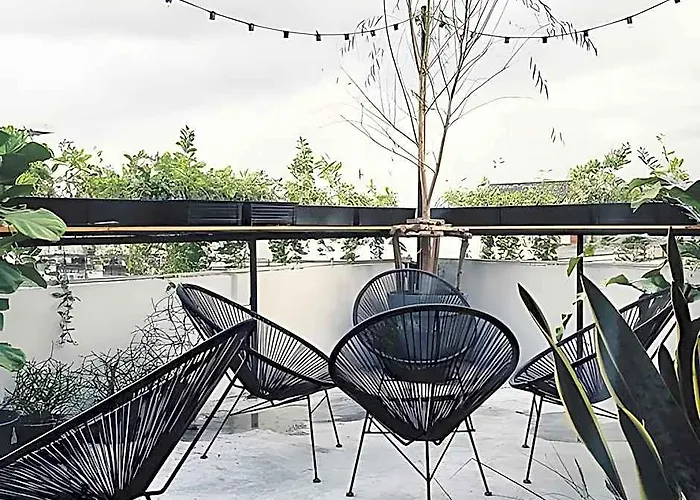 Beige Poshtels + Netflix * Bangkok