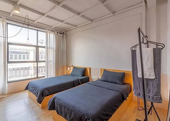 Beige Poshtels + Netflix Auberge de jeunesse