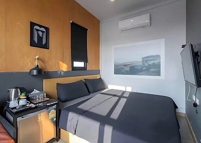 Beige Poshtels + Netflix