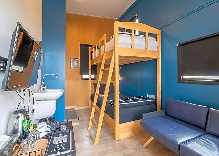 Beige Poshtels + Netflix Auberge de jeunesse