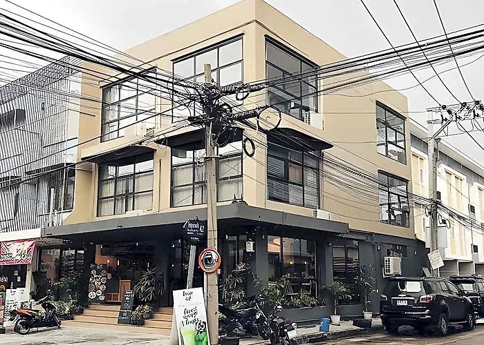 Beige Poshtels + Netflix Bangkok