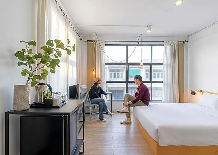 Beige Poshtels + Netflix بيت شباب *