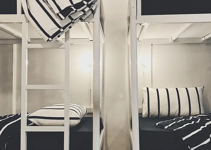 Beige Poshtels + Netflix *