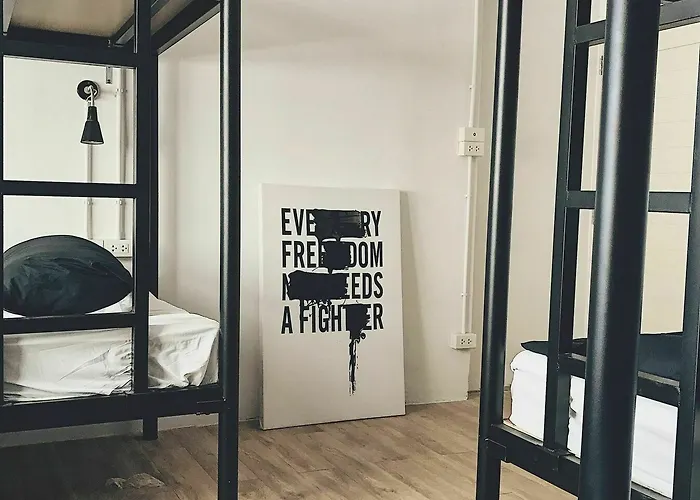 Beige Poshtels + Netflix Hostal Bangkok