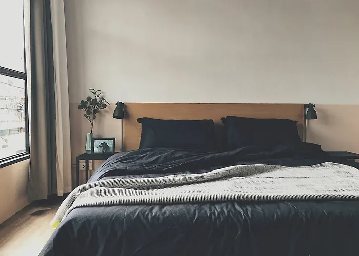 Beige Poshtels + Netflix