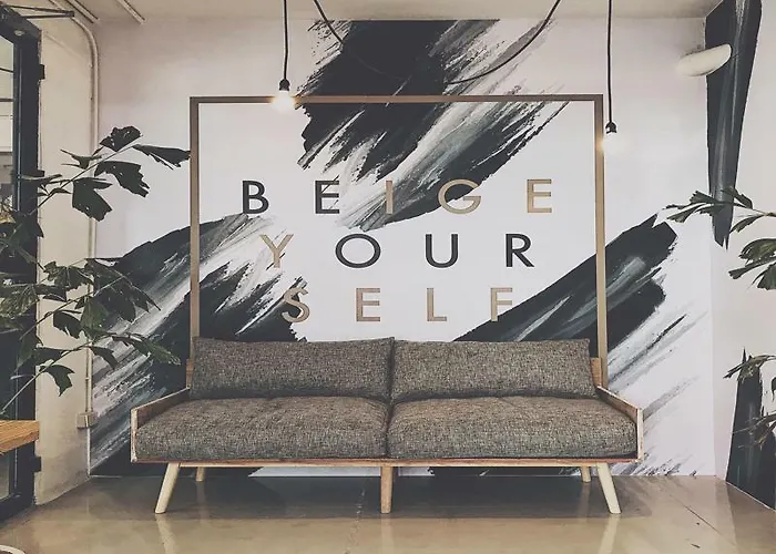 Beige Poshtels + Netflix * Bangkok
